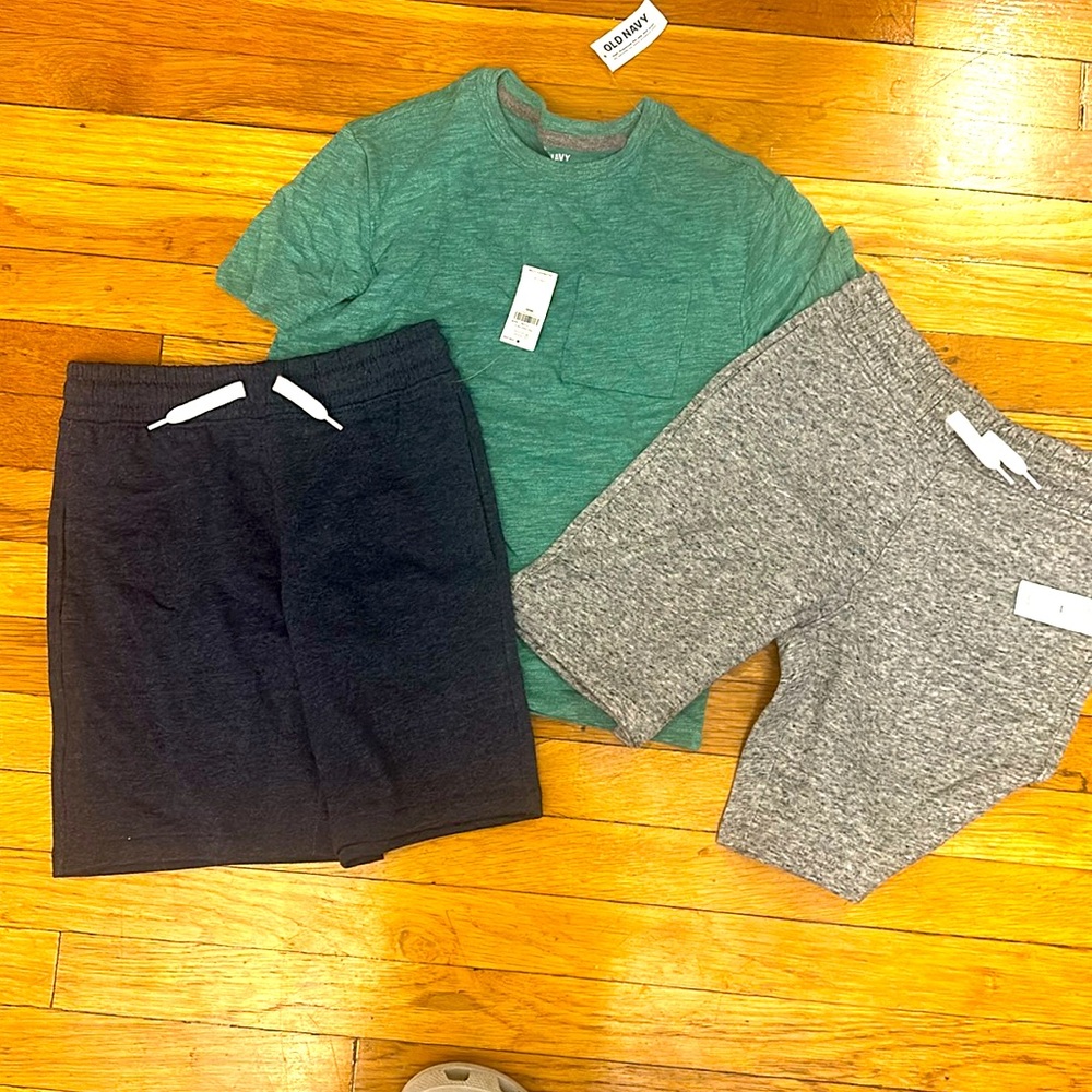 Old navy boys outfit, size M